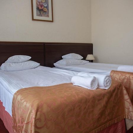 Hotel Neptun Legnica Esterno foto