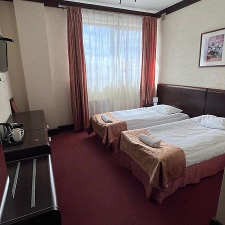 Hotel Neptun Legnica Esterno foto
