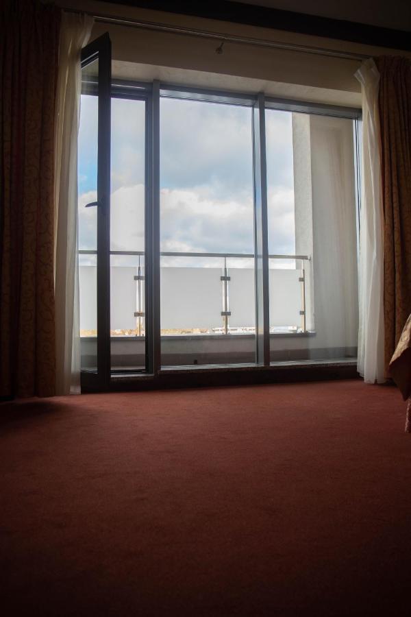 Hotel Neptun Legnica Esterno foto