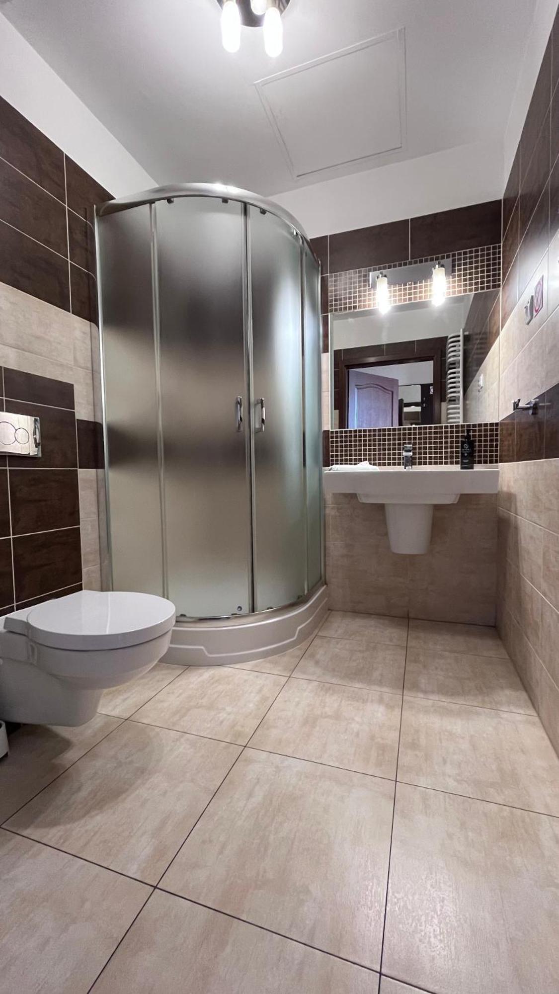 Hotel Neptun Legnica Esterno foto