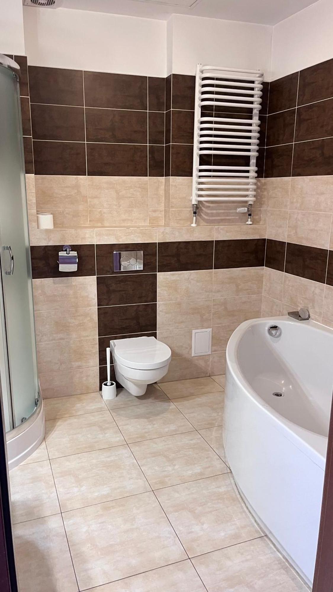 Hotel Neptun Legnica Esterno foto